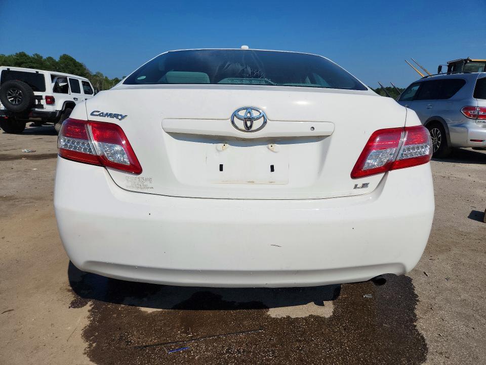 2011 TOYOTA CAMRY LE — Фото 6 из 12
