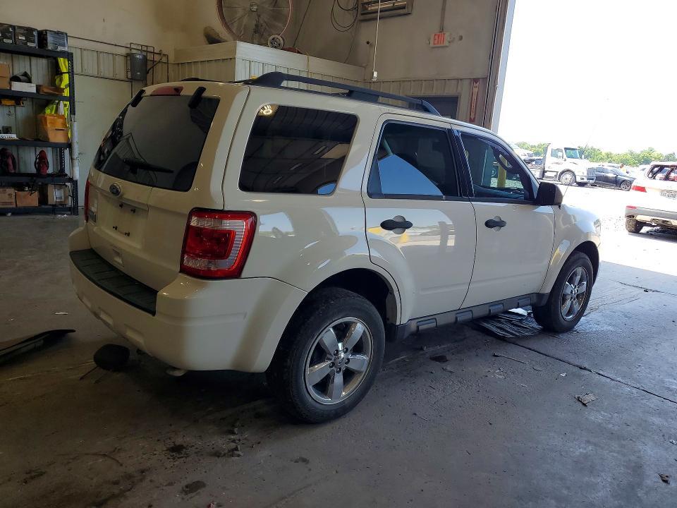 2010 FORD ESCAPE XLT — Фото 3 из 13