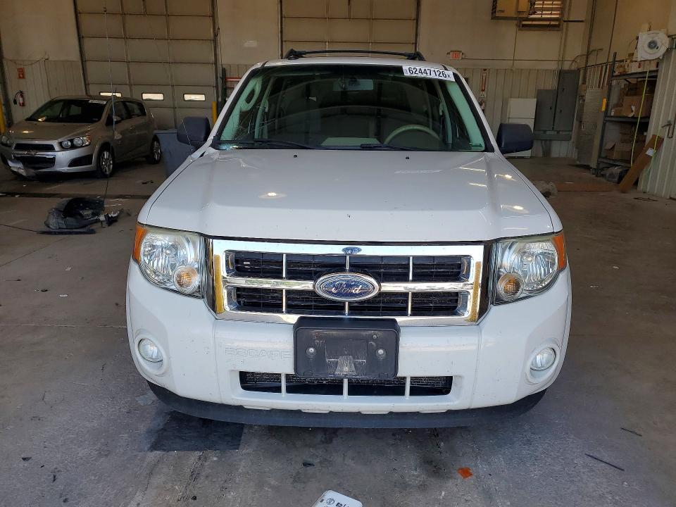 2010 FORD ESCAPE XLT — Фото 5 из 13