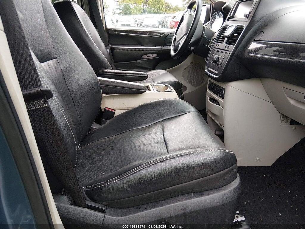 2A4RR8DG5BR758745 2011 CHRYSLER TOWN & COUNTRY photo no. 5