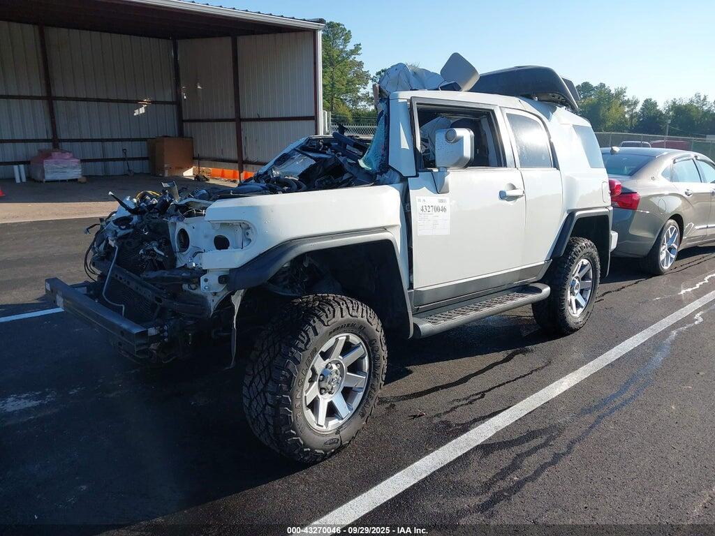 JTEBU4BF0EK202852 2014 TOYOTA FJ CRUISER photo no. 2