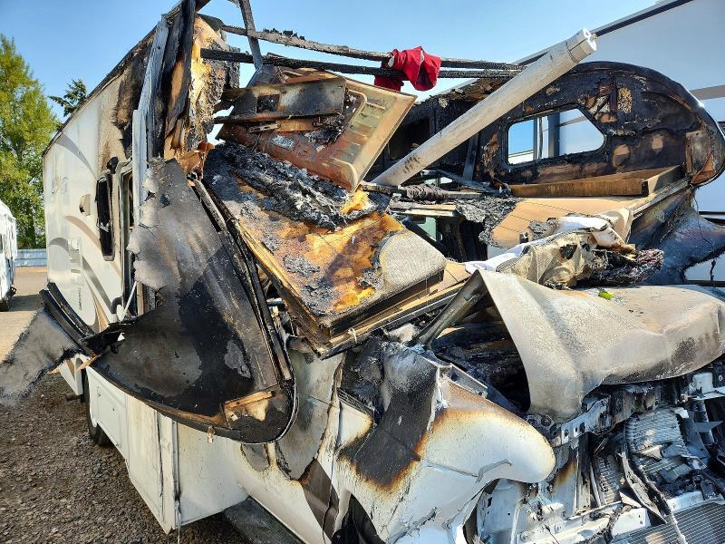 1FDWE3FS4HDC32672 2017 FREEDOM RECREATIONAL VEHICLE (RV) photo no. 9