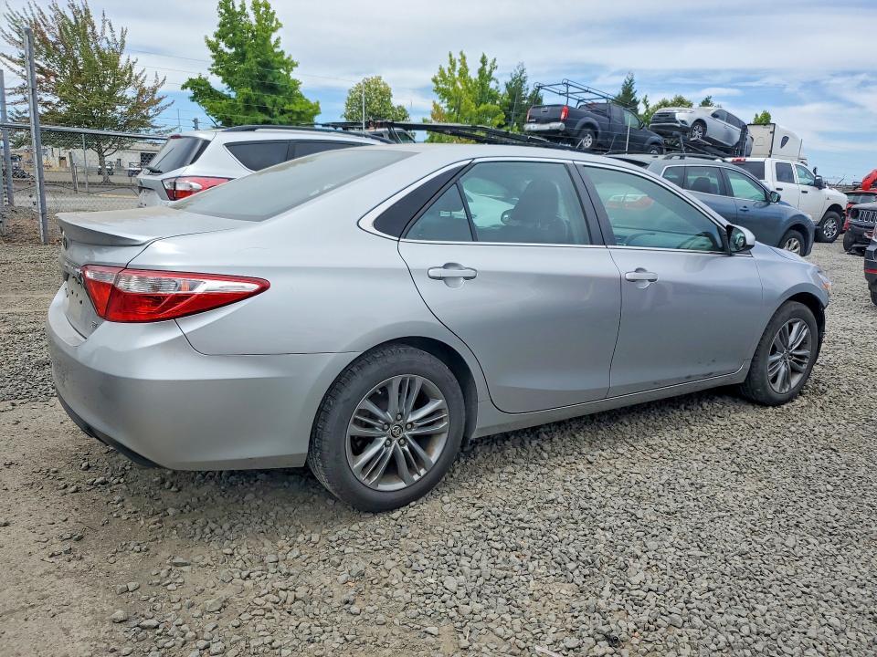 4T1BF1FK2FU907027 2015 TOYOTA CAMRY photo no. 3