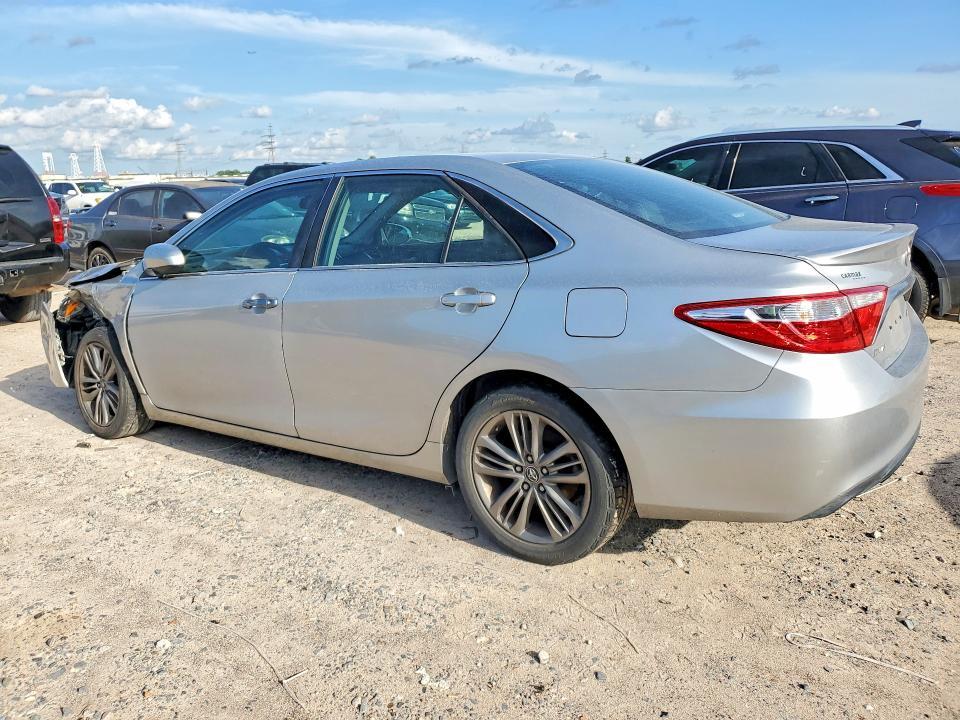 2015 TOYOTA CAMRY SE — Фото 2 из 13