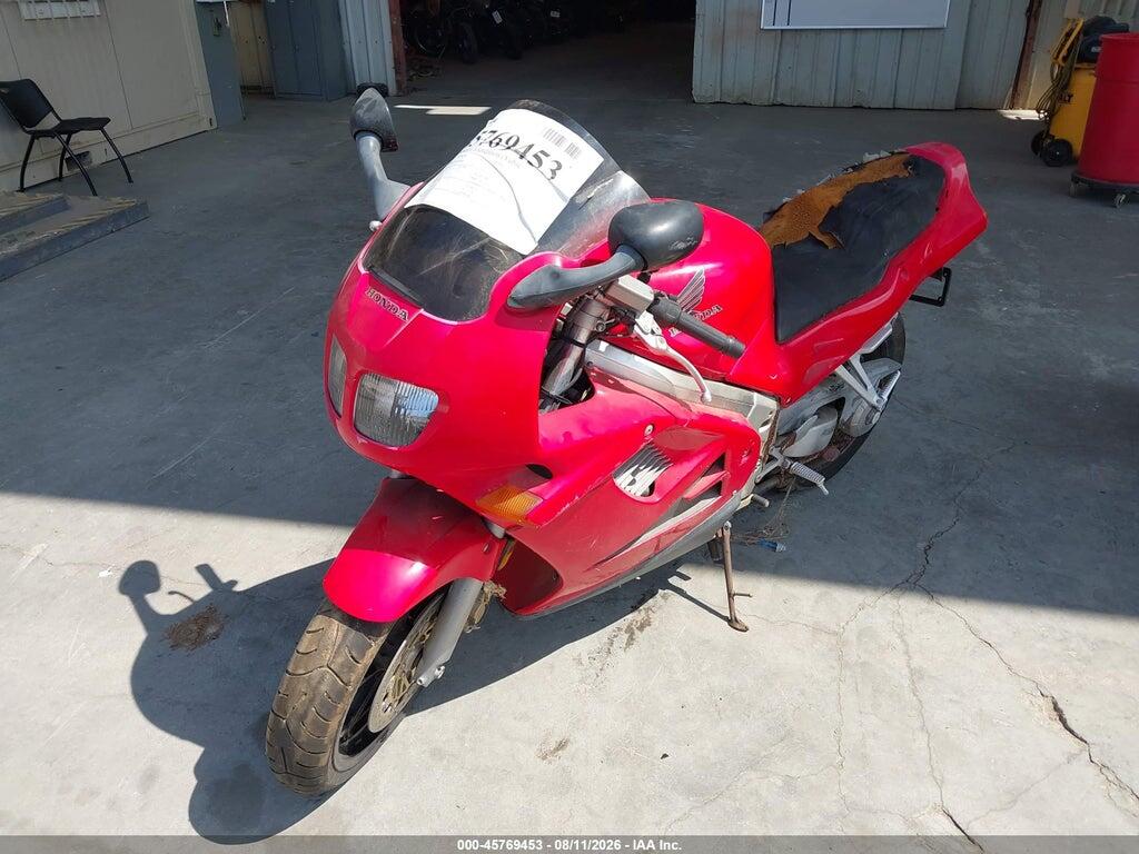 JH2RC3602VM700648 1997 HONDA VFR750 photo no. 2