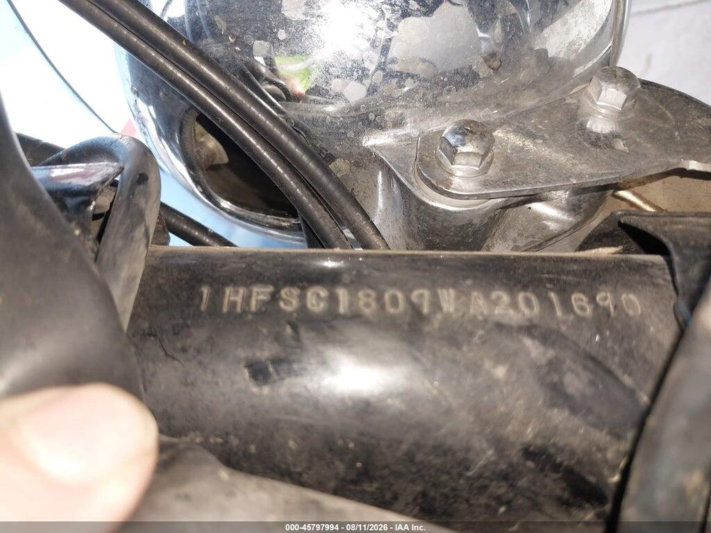 1HFSC1809WA201690 1998 HONDA VT1100 photo no. 10