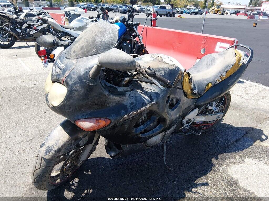JS1GR7GA712100575 2001 SUZUKI GSX750 photo no. 2
