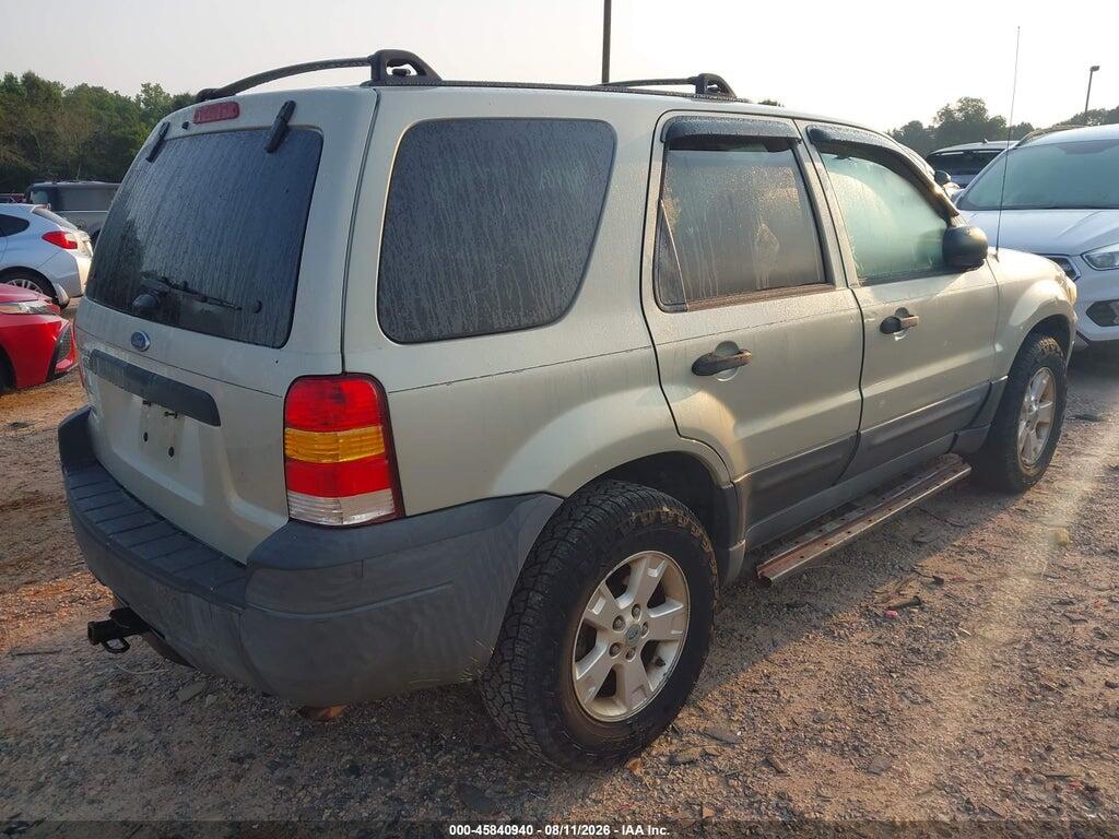 1FMYU93145DA13586 2005 FORD ESCAPE photo no. 4