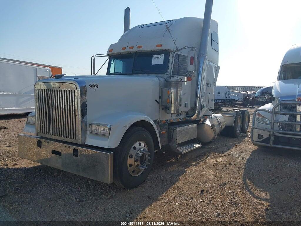 1FUJAPAV65DU99061 2005 FREIGHTLINER CONVENTIONAL photo no. 2