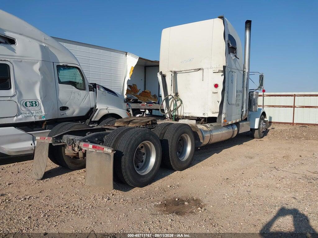 1FUJAPAV65DU99061 2005 FREIGHTLINER CONVENTIONAL photo no. 4