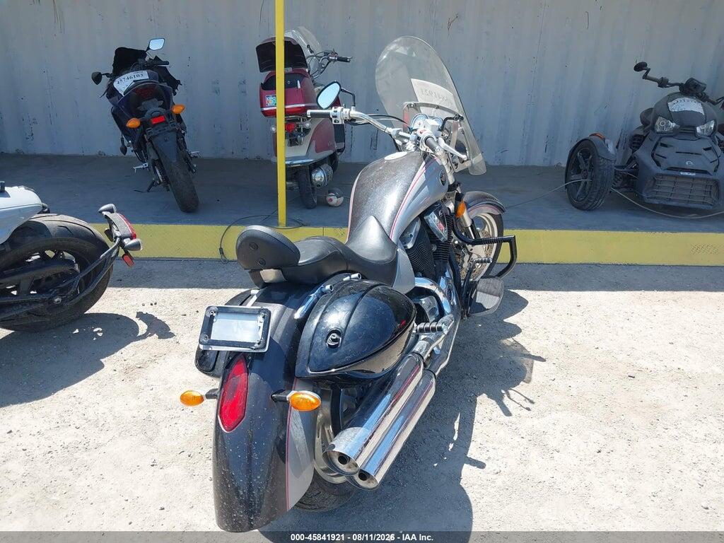 5VPCB26L063001985 2006 VICTORY MOTORCYCLES KINGPIN photo no. 4