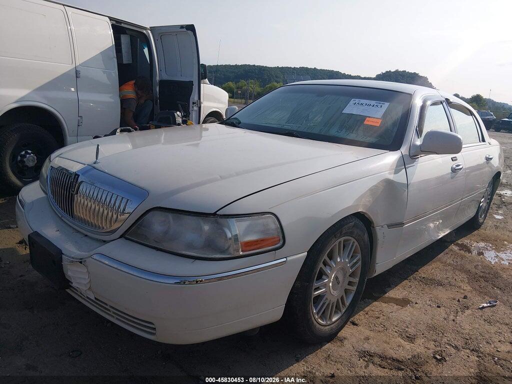 1LNHM82W86Y628563 2006 LINCOLN TOWN CAR photo no. 2