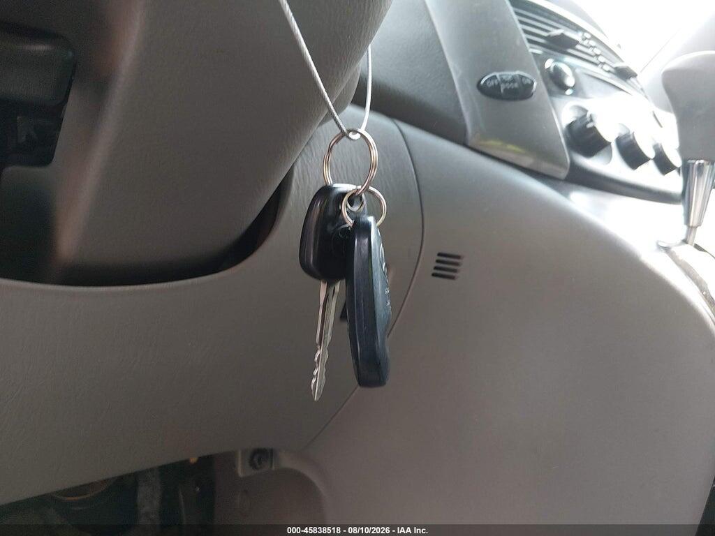 5TDKK4CC0AS295583 2010 TOYOTA SIENNA photo no. 11