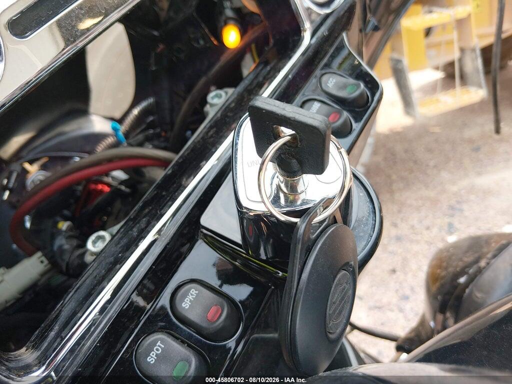 1HD1FC413AB660464 2010 HARLEY-DAVIDSON FLHTCU photo no. 11