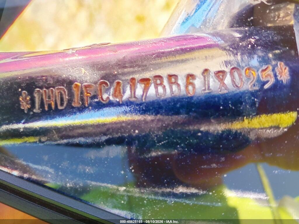 1HD1FC417BB618025 2011 HARLEY-DAVIDSON FLHTCU photo no. 10