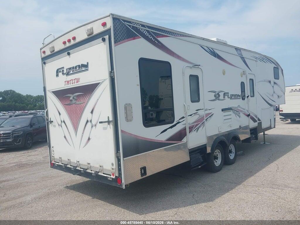 4YDF30226BF810276 2011 KEYSTONE FUSION photo no. 4