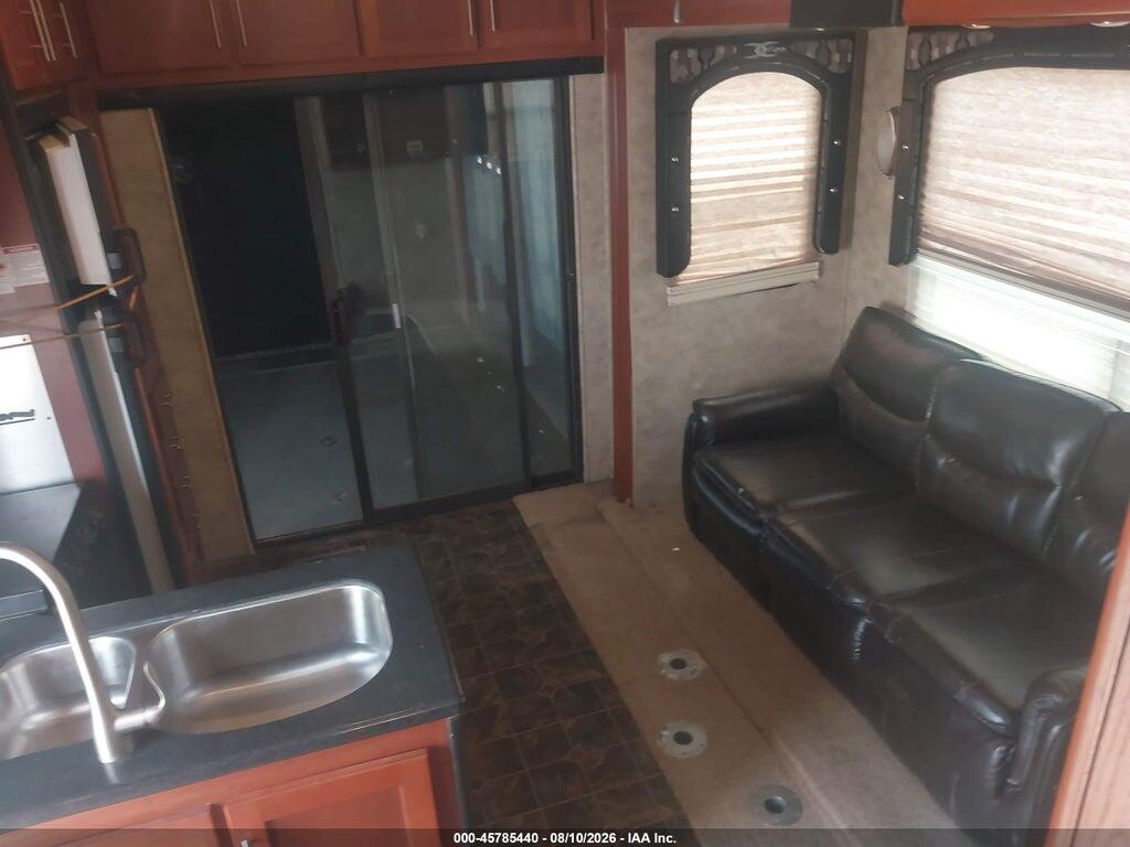 4YDF30226BF810276 2011 KEYSTONE FUSION photo no. 5