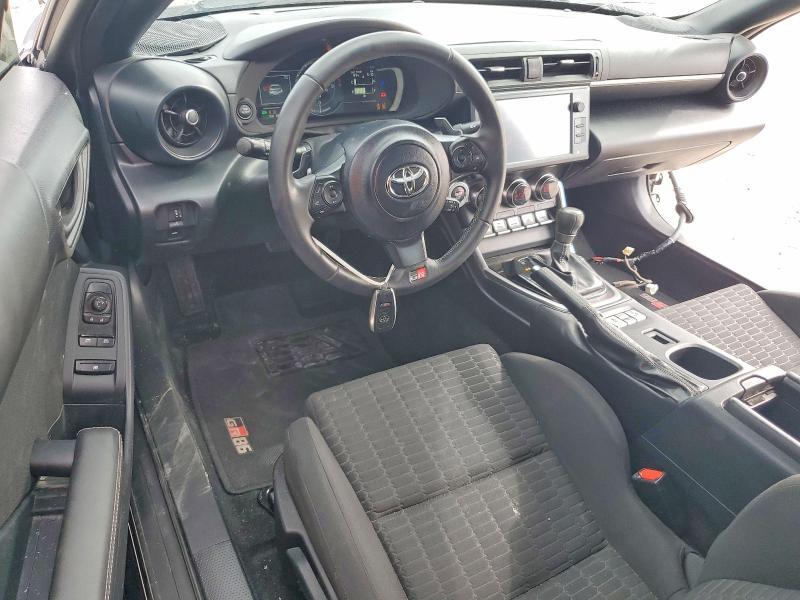 2025 TOYOTA GR86 BASE — Фото 8 из 13