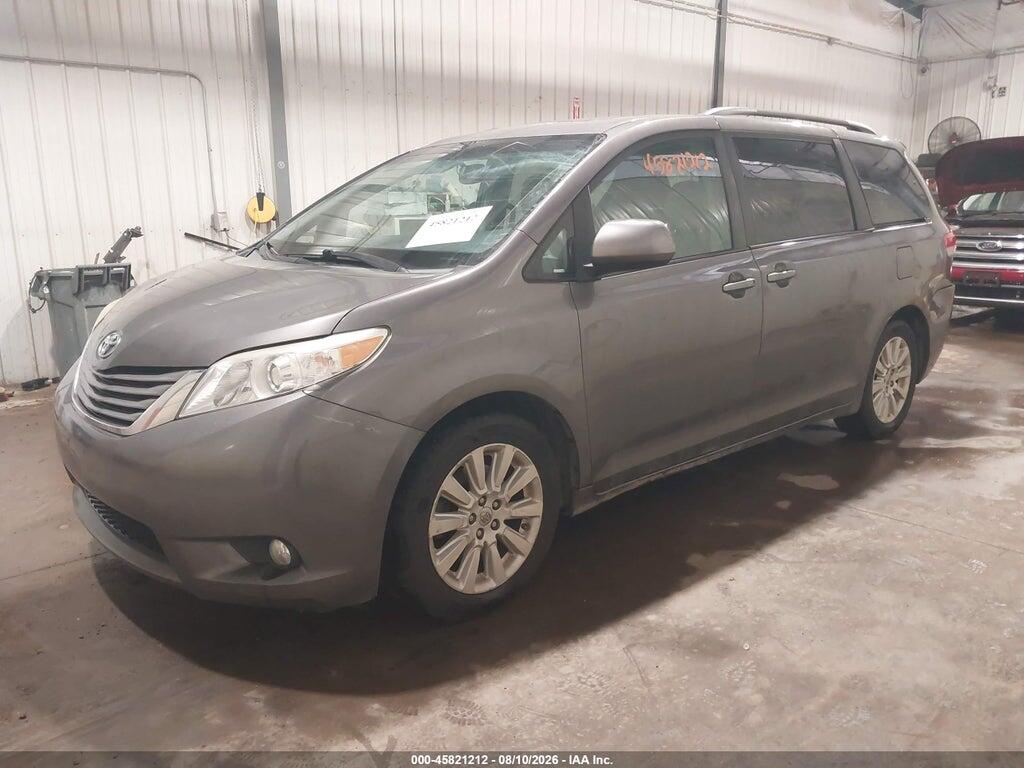 5TDDK3DC9CS036918 2012 TOYOTA SIENNA photo no. 2