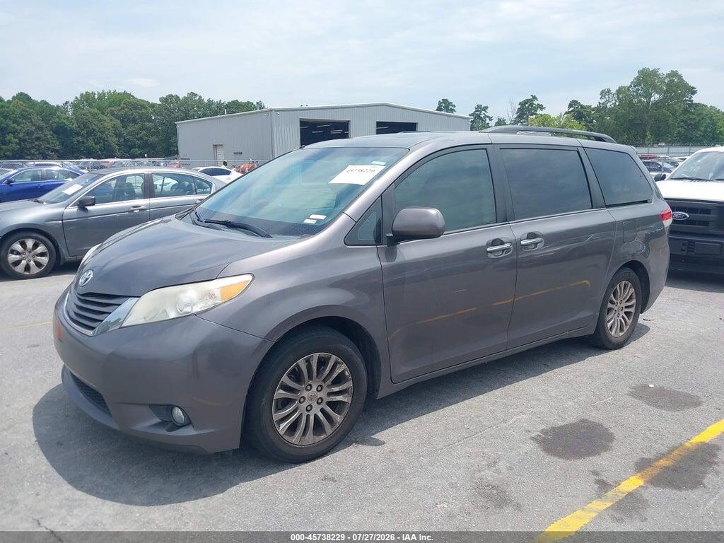 5TDYK3DC6DS310840 2013 TOYOTA SIENNA photo no. 2
