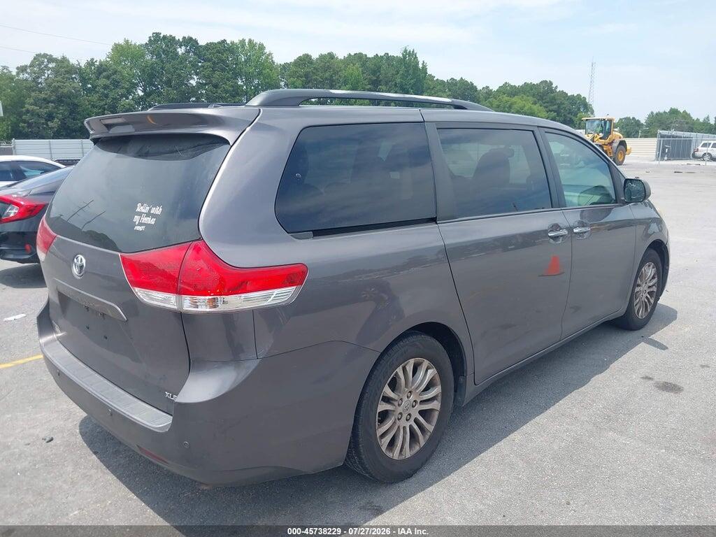 5TDYK3DC6DS310840 2013 TOYOTA SIENNA photo no. 4