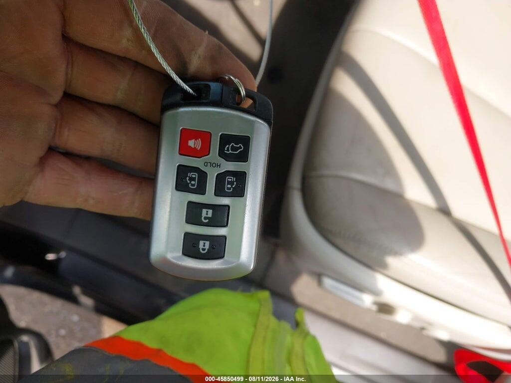 5TDYK3DCXDS391194 2013 TOYOTA SIENNA photo no. 11