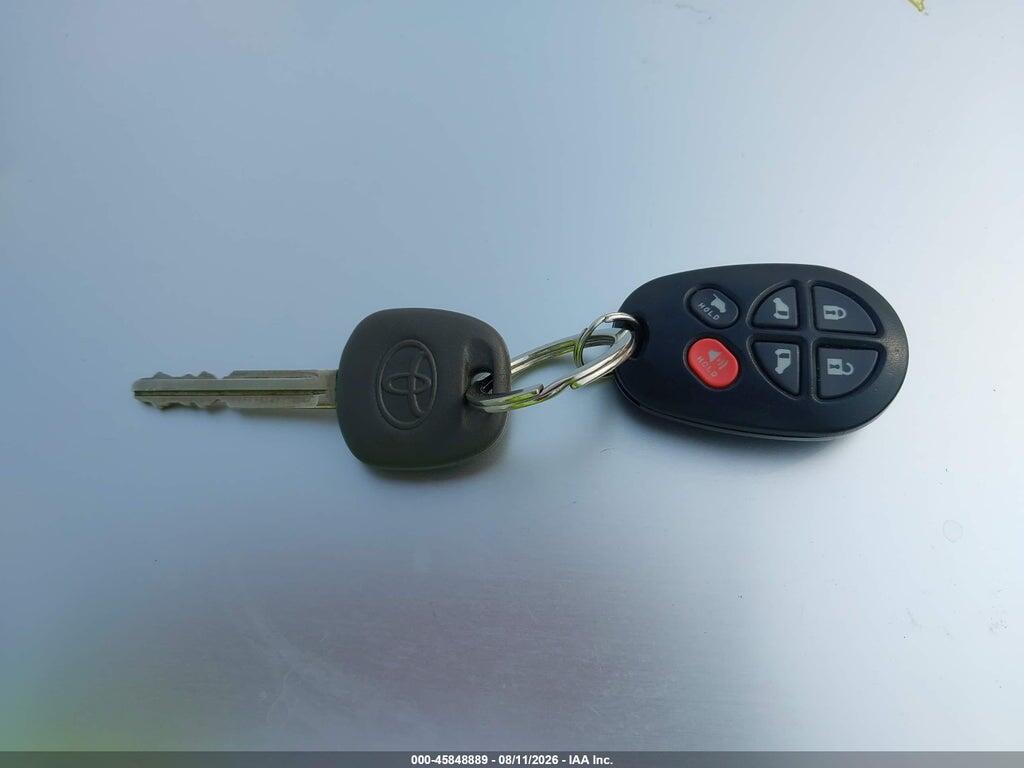 5TDYK3DC3DS341592 2013 TOYOTA SIENNA photo no. 11