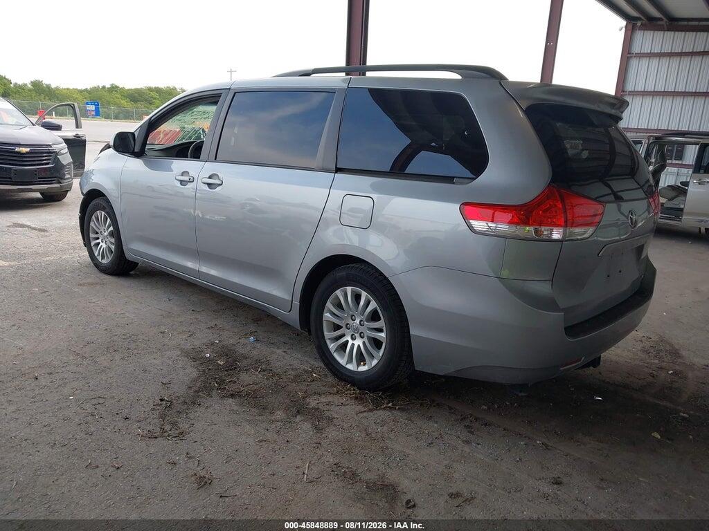 5TDYK3DC3DS341592 2013 TOYOTA SIENNA photo no. 3