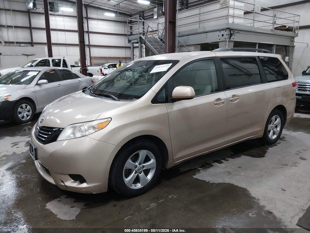 5TDKK3DC6DS355072 2013 TOYOTA SIENNA photo no. 2