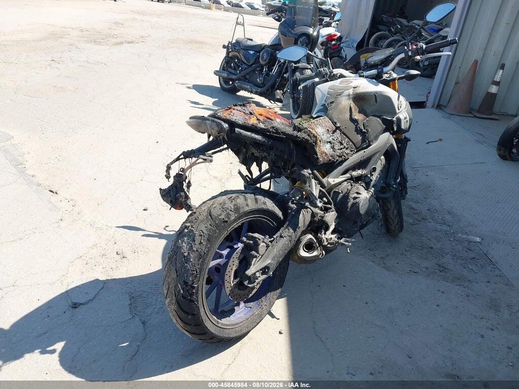 JYARN33Y8FA001875 2015 YAMAHA FZ09 photo no. 4