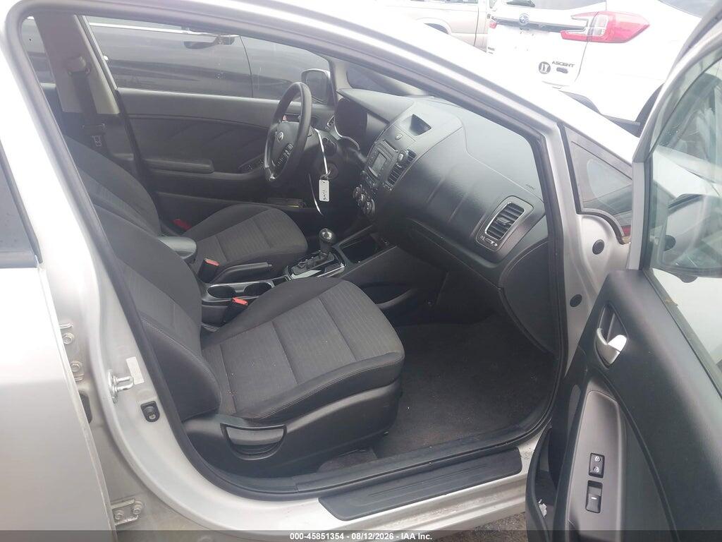 3KPFL4A75HE132324 2017 KIA FORTE photo no. 5