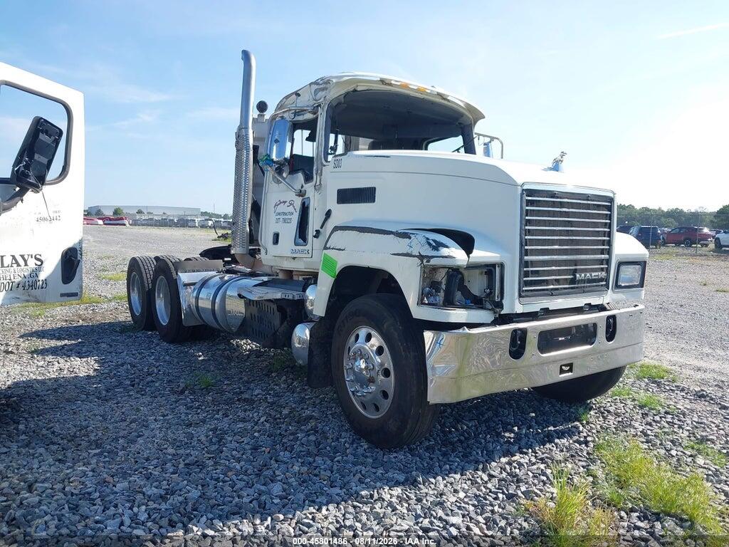 1M1AN07Y8HM026237 2017 MACK PINNACLE photo no. 1
