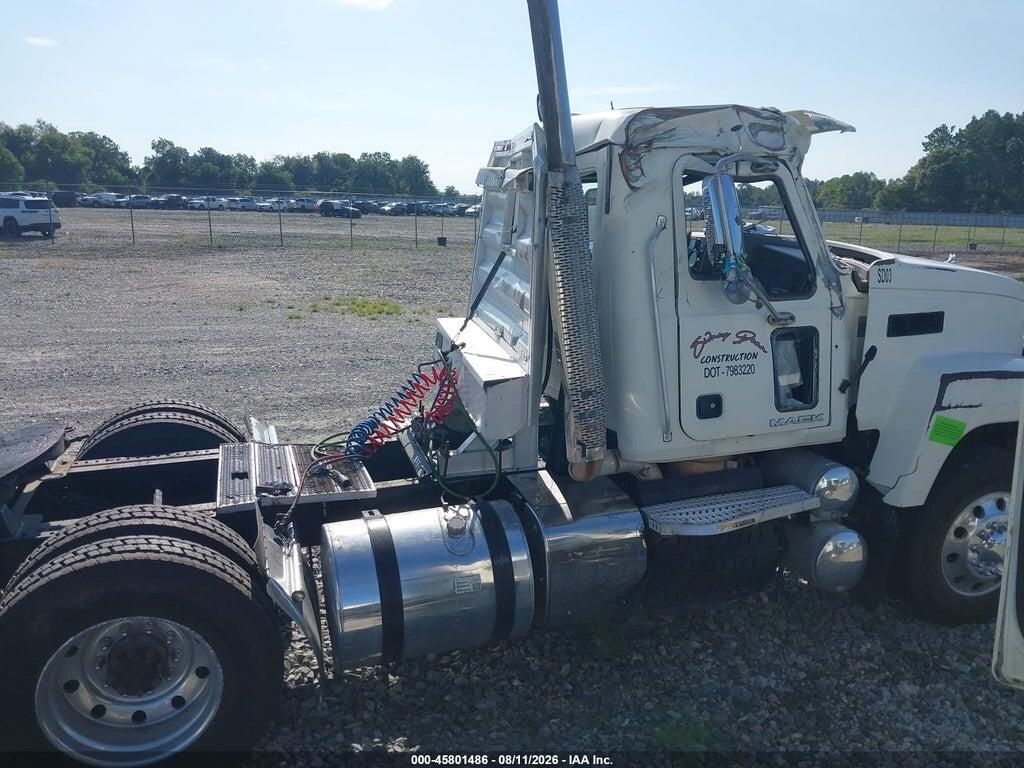 1M1AN07Y8HM026237 2017 MACK PINNACLE photo no. 12
