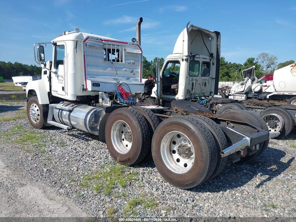 1M1AN07Y8HM026237 2017 MACK PINNACLE photo no. 3