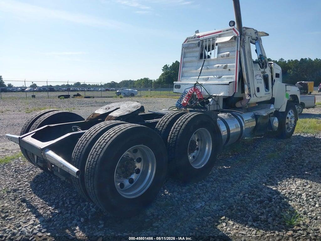 1M1AN07Y8HM026237 2017 MACK PINNACLE photo no. 4