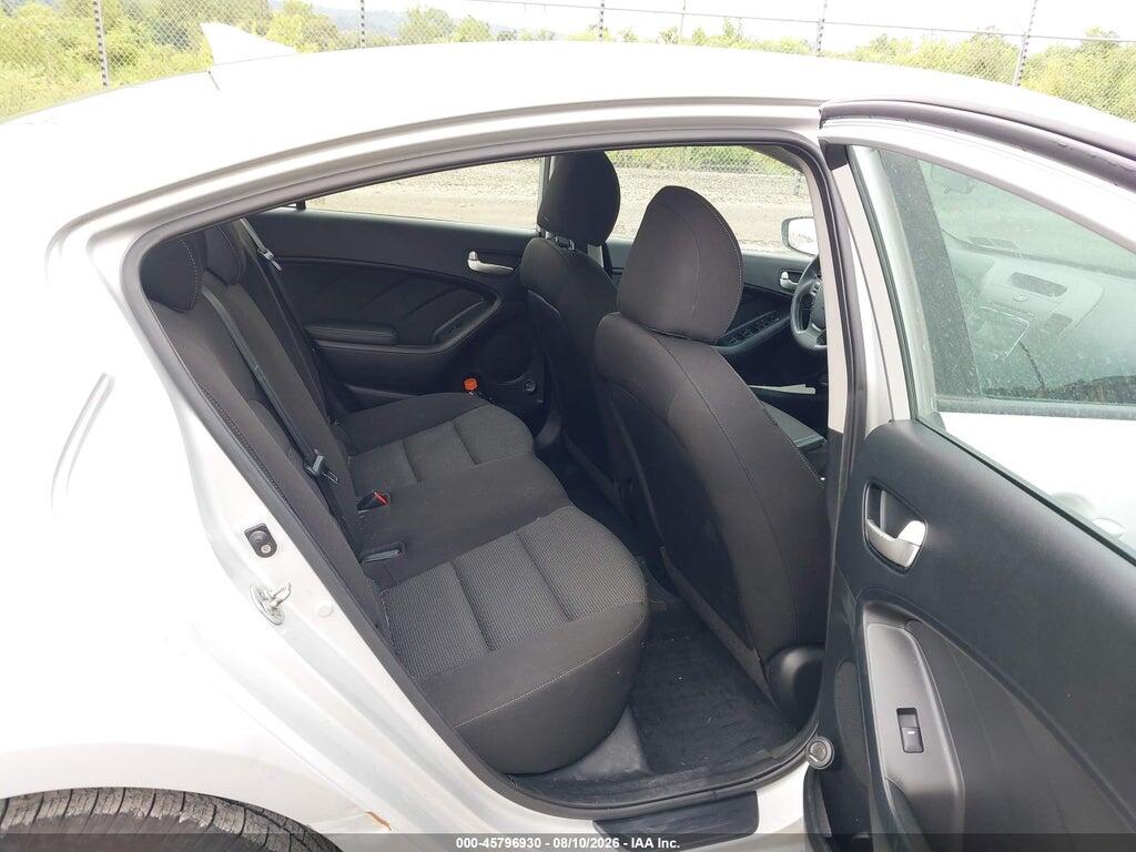 3KPFK4A75HE083371 2017 KIA FORTE photo no. 8