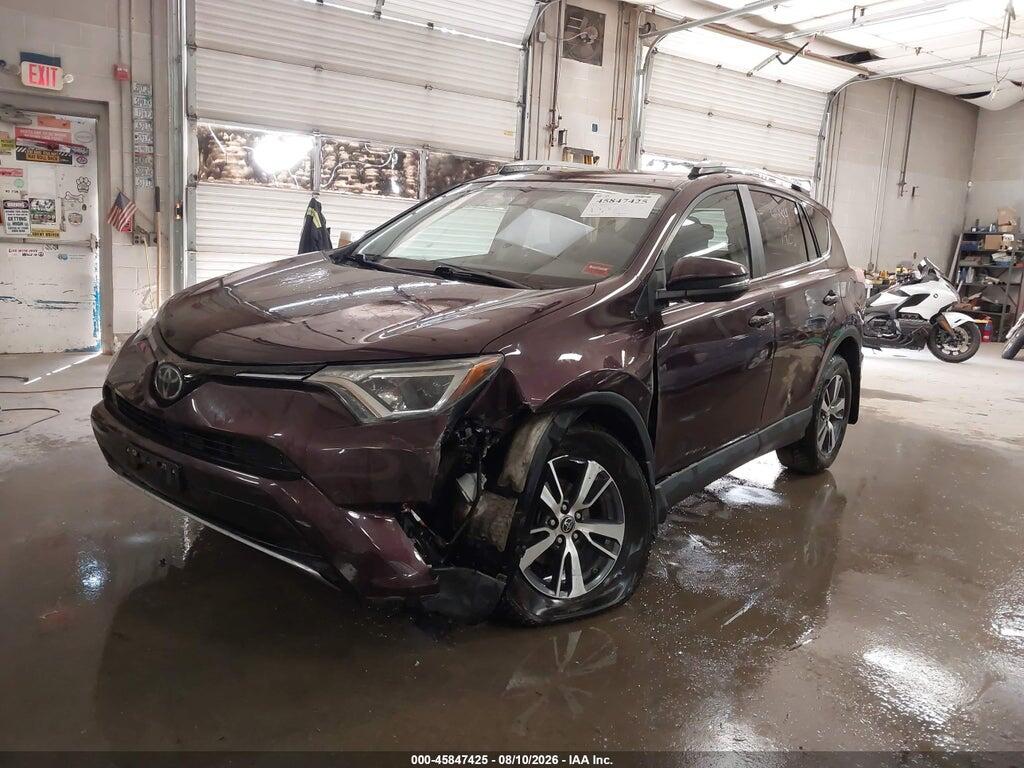 2T3RFREV1JW818493 2018 TOYOTA RAV4 photo no. 2