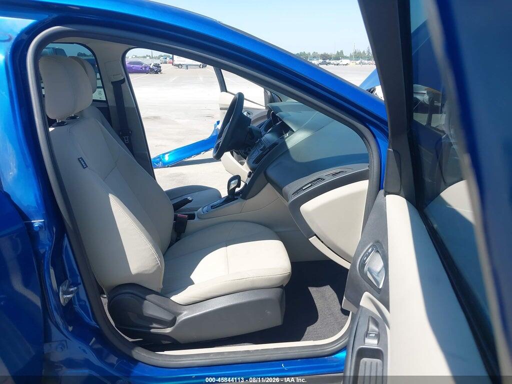 1FADP3F25JL231876 2018 FORD FOCUS photo no. 5