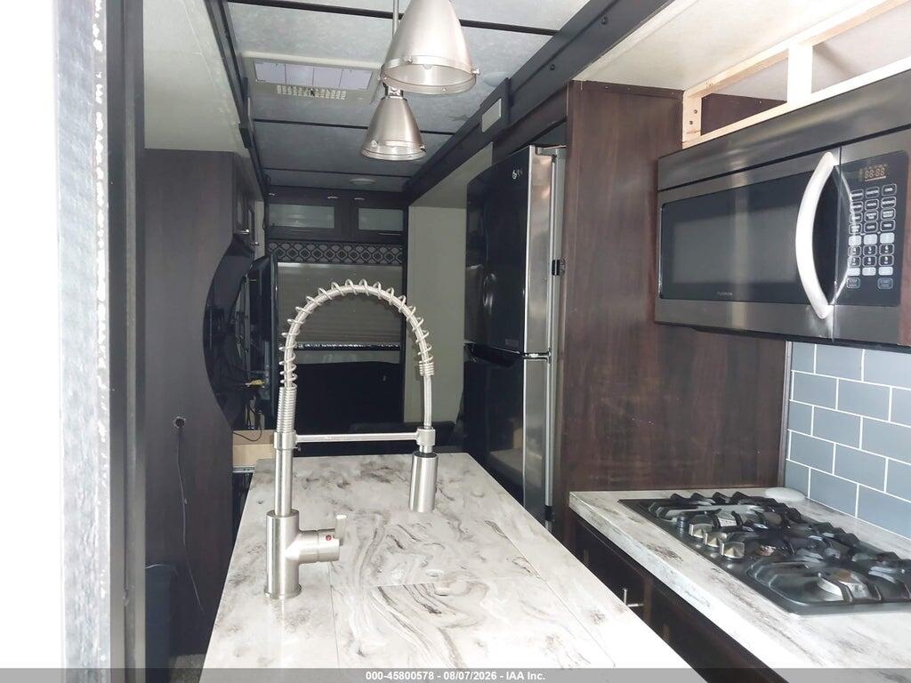 5ZT2LCYB3JB009707 2018 LACROSSE LUXURY LITE photo no. 5