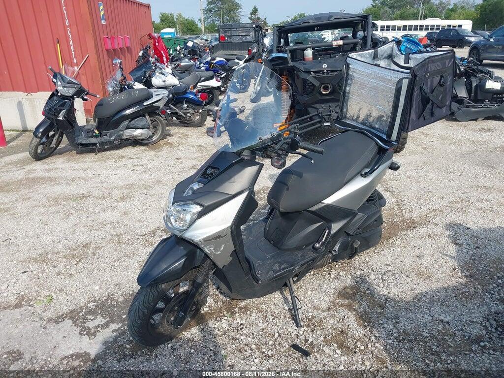 RKRSEB1Y3JA002467 2018 YAMAHA YW125 photo no. 2