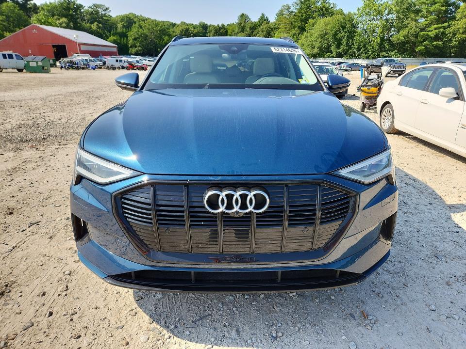 2021 AUDI E-TRON PREMIUM — Фото 5 из 14