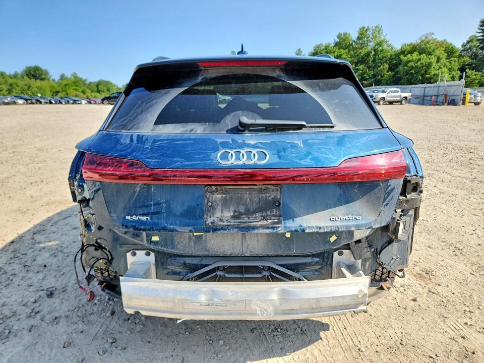 2021 AUDI E-TRON PREMIUM — Фото 6 из 14