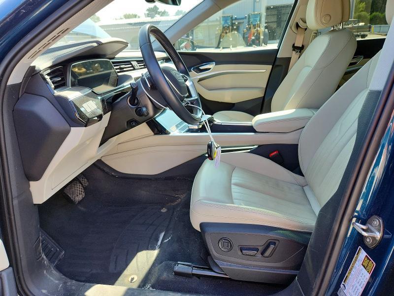 2021 AUDI E-TRON PREMIUM — Фото 7 из 14