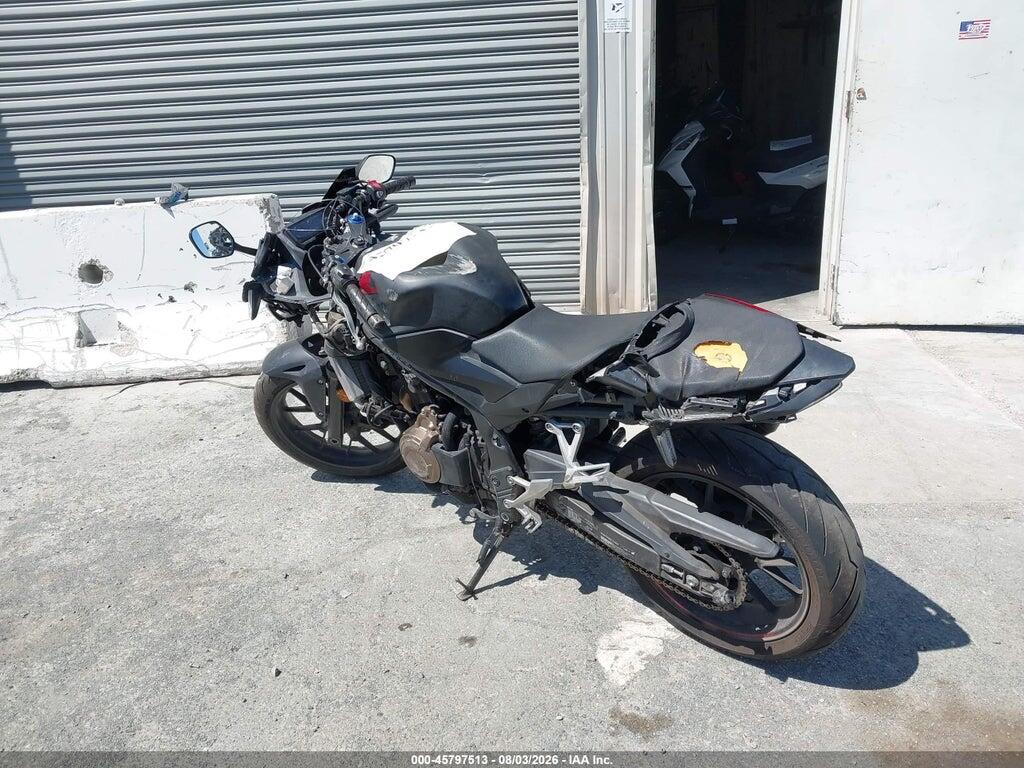 MLHPC6258K5000042 2019 HONDA CBR500 photo no. 3