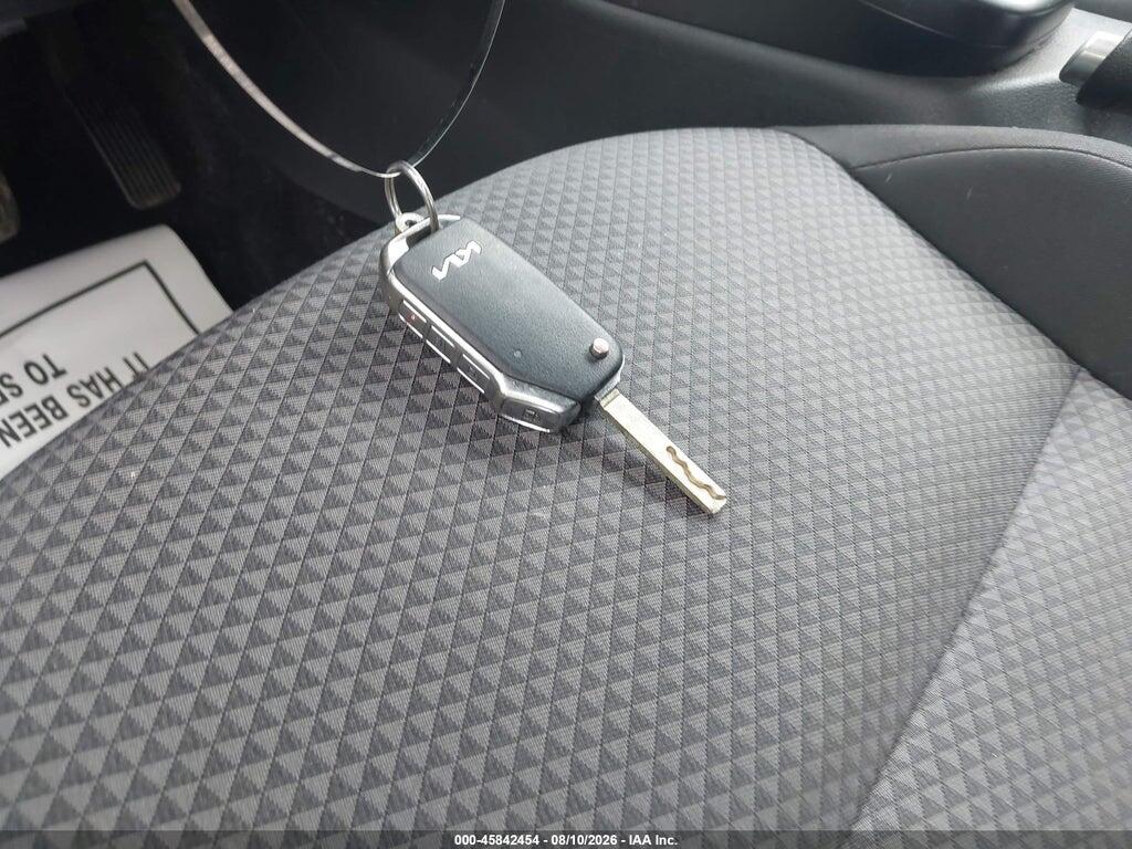 KNDJ23AU0N7807053 2022 KIA SOUL photo no. 11