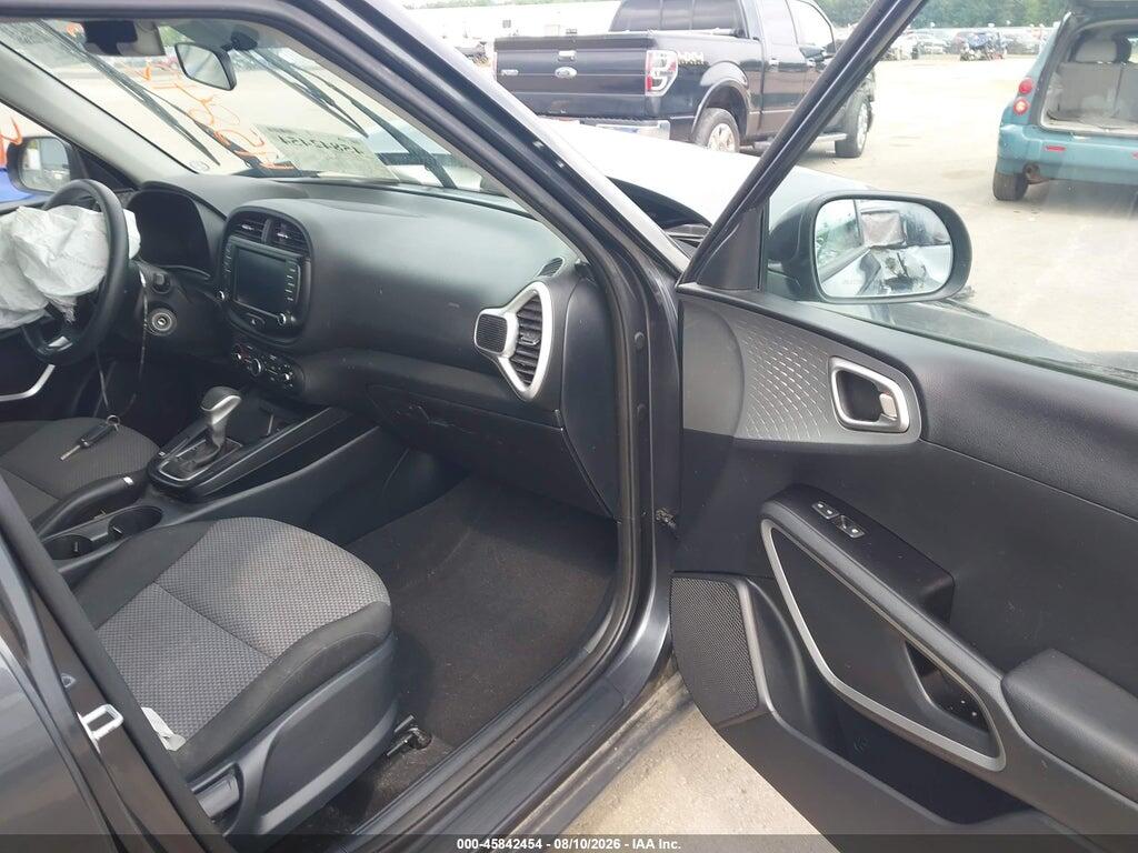 KNDJ23AU0N7807053 2022 KIA SOUL photo no. 5