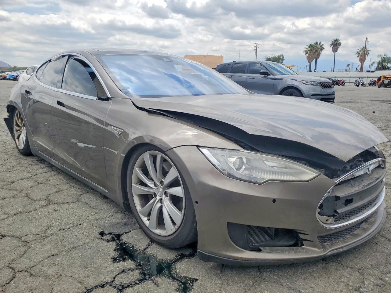 2016 TESLA MODEL S — Фото 4 из 12