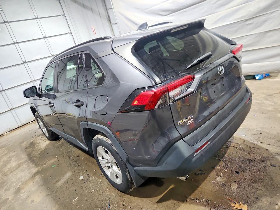 2019 TOYOTA RAV4 XLE — Фото 2 из 12