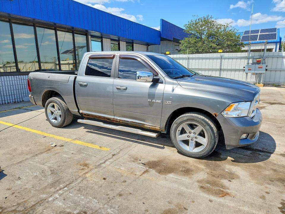 2010 DODGE RAM 1500 — Фото 4 из 12