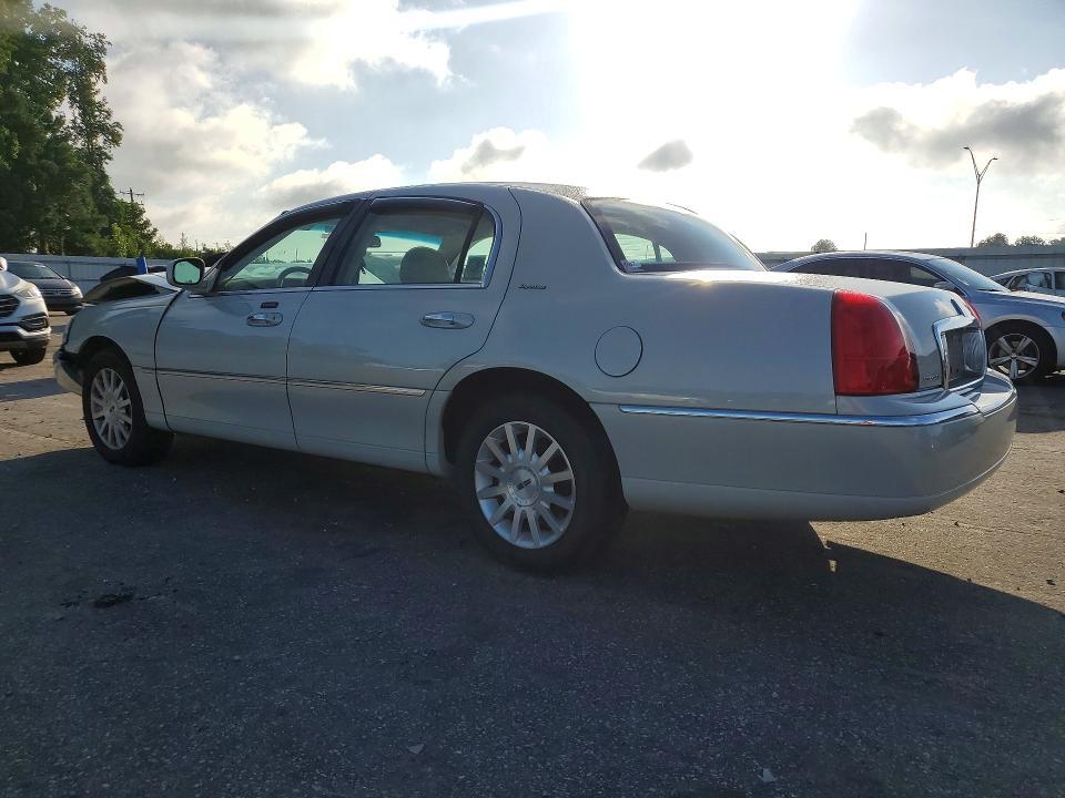2007 LINCOLN TOWN CAR SIGNATURE — Фото 2 из 12